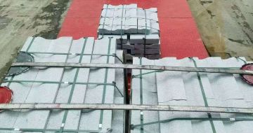 酒泉 芝麻白仿形加直形路沿石出货日常