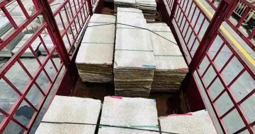 酒泉 黄金麻花岗岩荔枝面，光面毛板装车完成