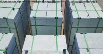 酒泉 芝麻白花岗岩5公分地铺石 花岗岩厂家工厂装车日常