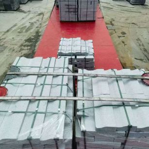 酒泉 芝麻白仿形加直形路沿石出货日常