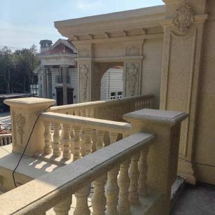 酒泉 黄金麻别墅外墙干挂雕花配合阳台栏杆花瓶柱