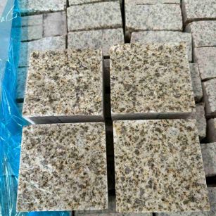 酒泉 黄金麻花岗岩自然面小方块，弹石，马蹄石等