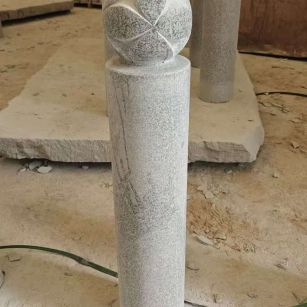 酒泉 芝麻白花岗岩石材挡车石柱、停车柱、圆柱挡车柱、方柱挡车柱等