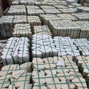 酒泉 黄金麻白麻花岗岩荔枝面地铺石(冰裂纹)