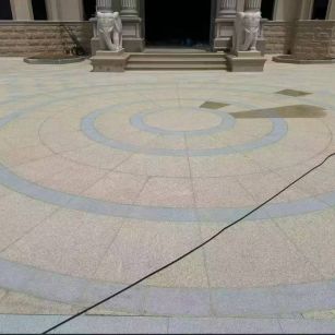 酒泉 黄金麻芝麻灰花岗岩石材地铺拼接效果