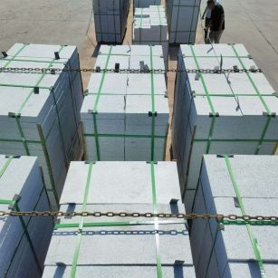 酒泉 芝麻白花岗岩5公分地铺石 花岗岩厂家工厂装车日常