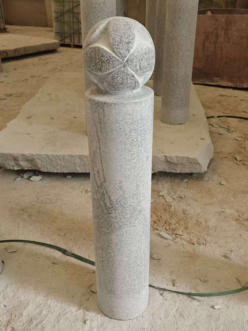 酒泉 芝麻白花岗岩石材挡车石柱、停车柱、圆柱挡车柱、方柱挡车柱等