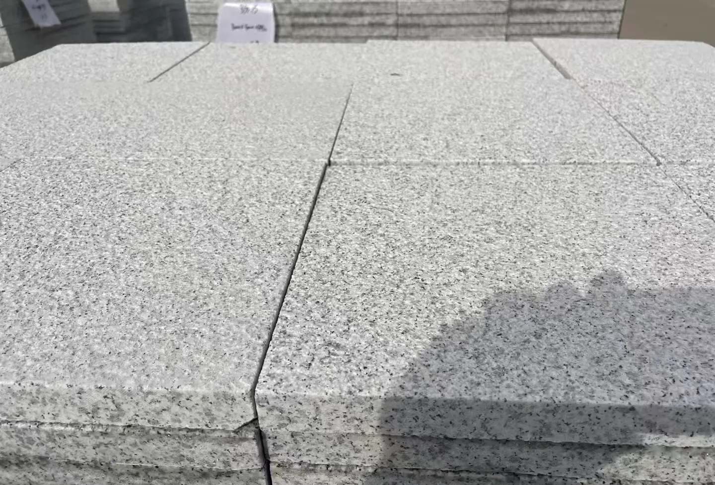 酒泉 白麻花岗岩石材推荐 荔枝面地铺石