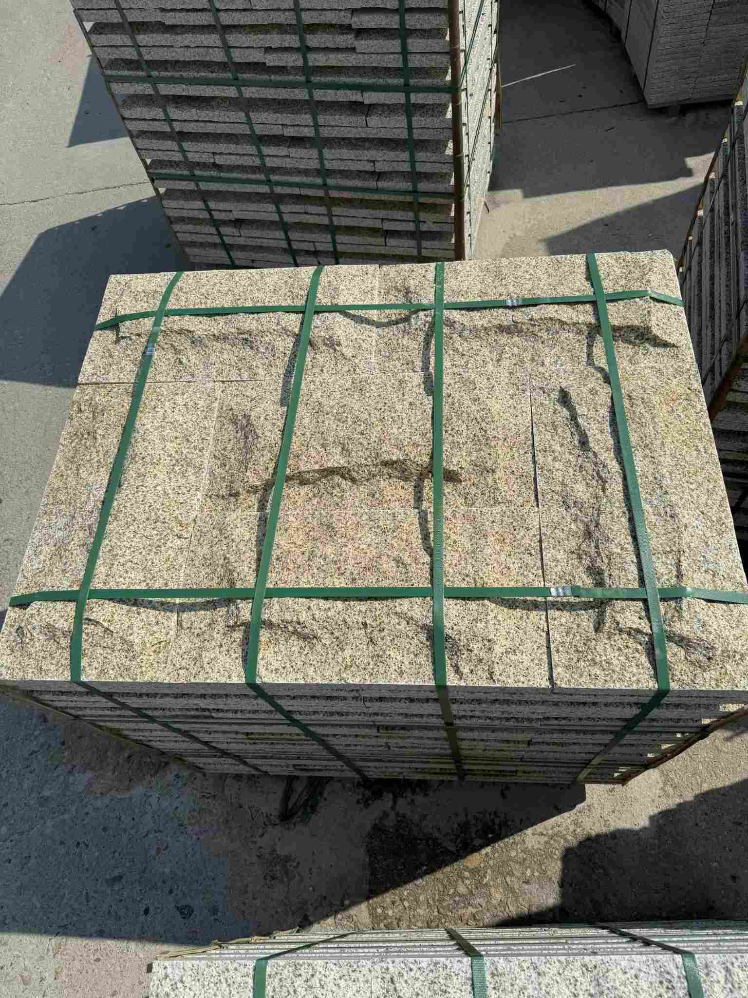 酒泉 黄金麻花岗岩石材自然面蘑菇石成品