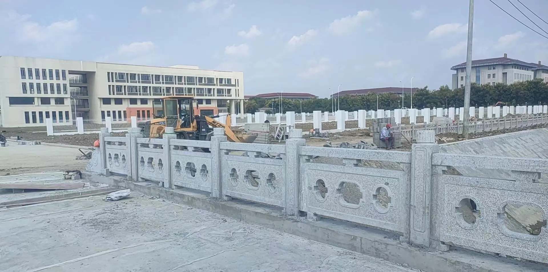 酒泉 白麻花岗岩荔枝面河道栏杆