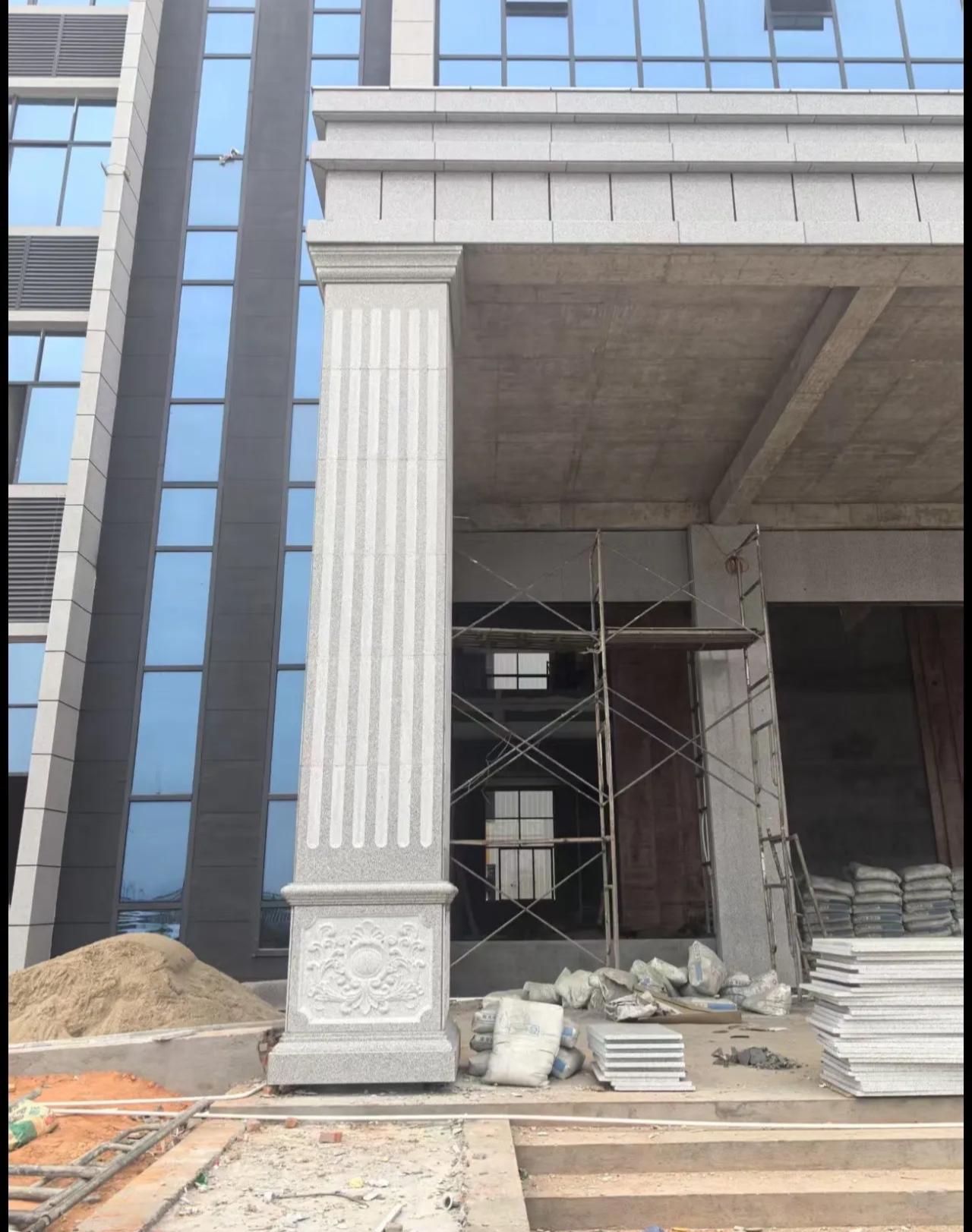 酒泉 芝麻白光面花岗岩门楼大柱（罗马柱）配雕花底座