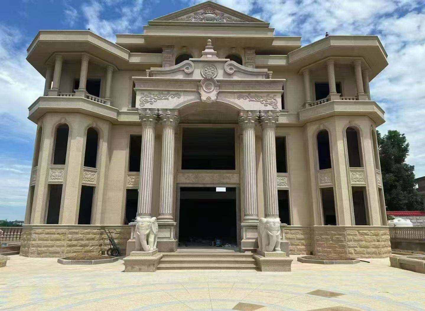 酒泉 黄金麻别墅外墙干挂，大柱，大象，蘑菇石，雕花板