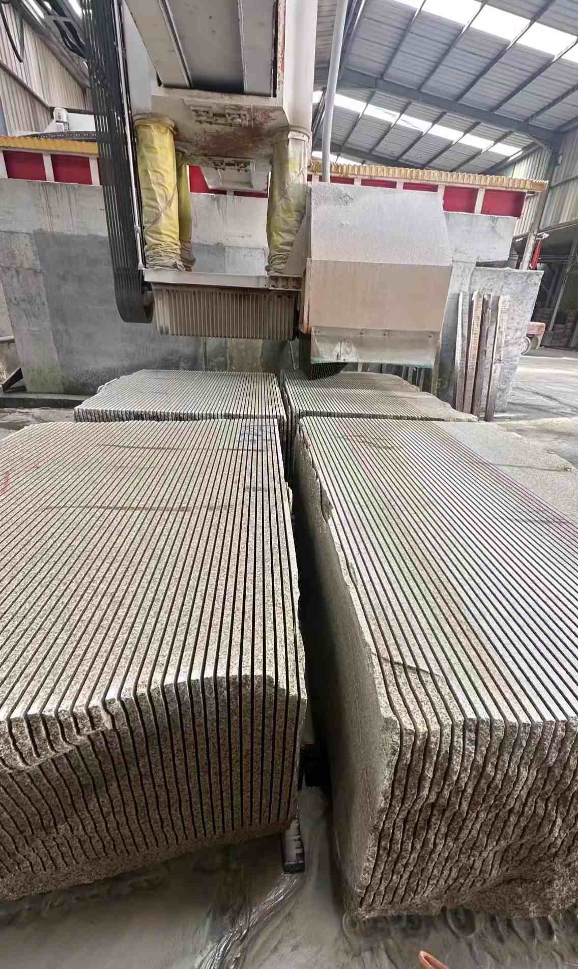 酒泉 车间生产日常，黄金麻白麻花岗岩