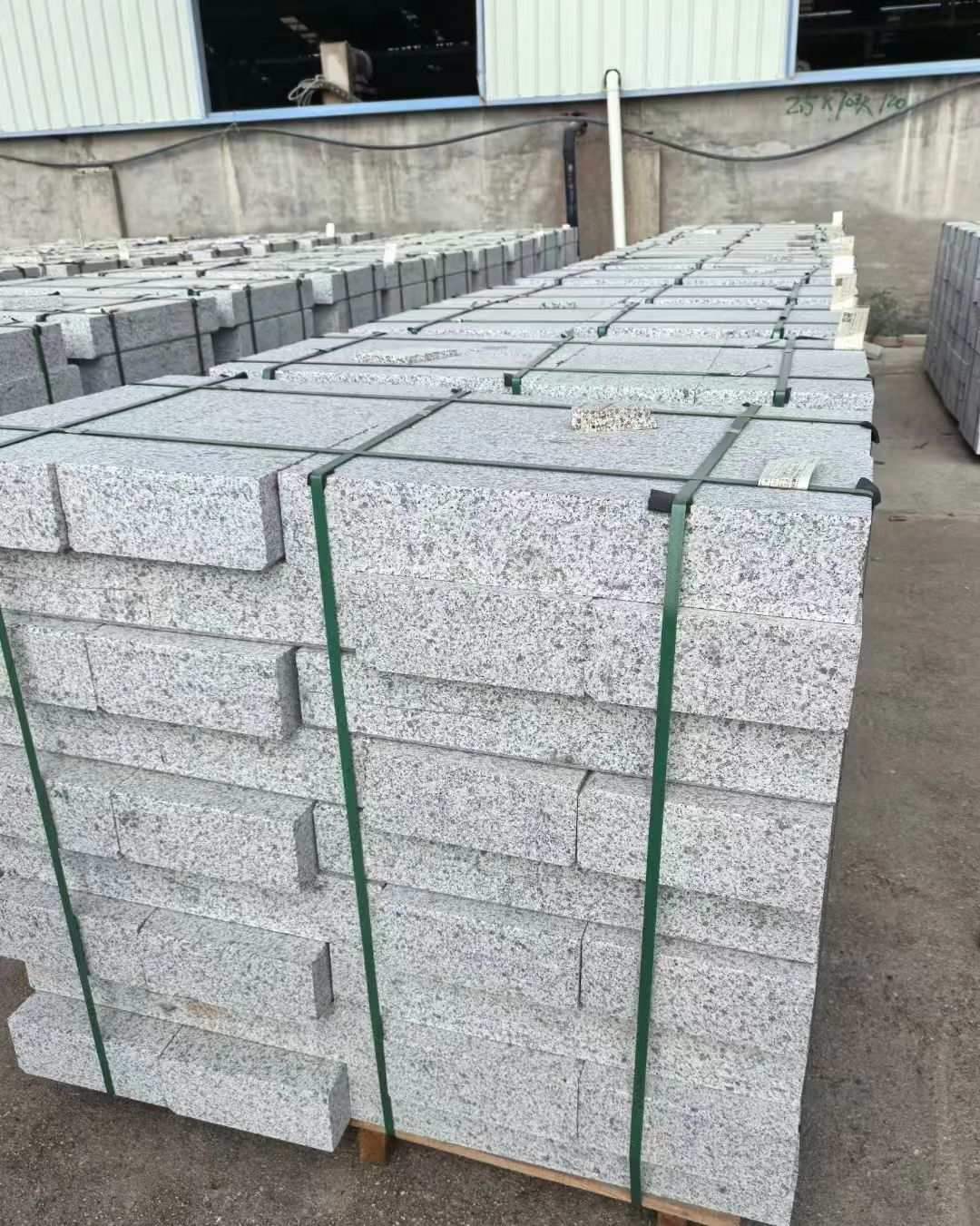 酒泉 白麻花岗岩路沿石，弧形路沿石，道牙石，马路牙子，界石，路缘石，平沿石，直岩石，平缘石等