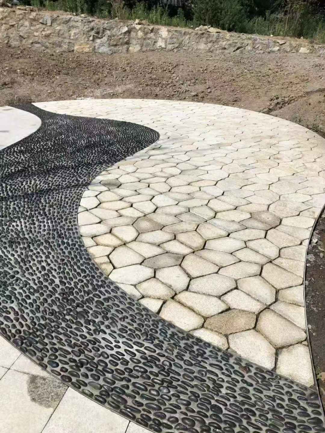 酒泉 黄金麻冰裂纹地铺石工地铺装案例