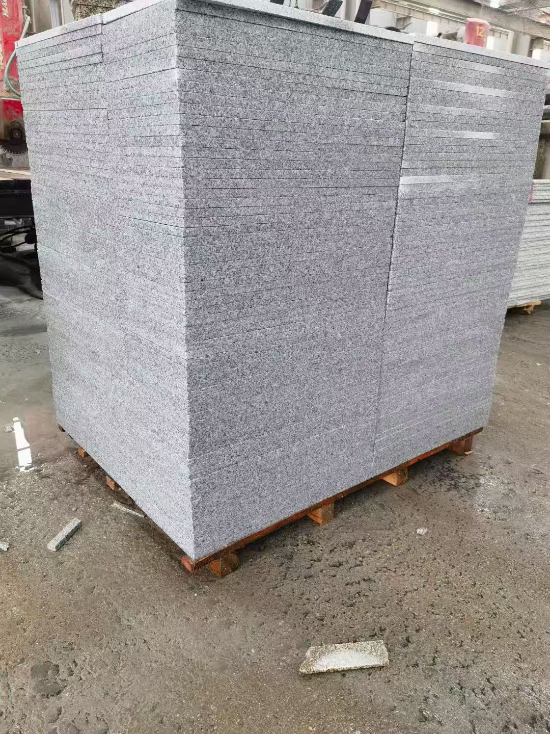 酒泉 芝麻白火烧面1.8厚300*600地铺石，尺寸标准，厚薄均匀