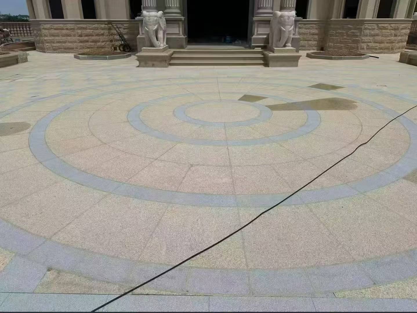 酒泉 黄金麻芝麻灰花岗岩石材地铺拼接效果